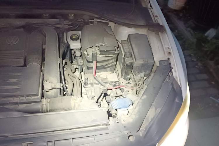 Used Volkswagen Lamando 2015 280TSI DSG Comfort Edition Engine Bay Left