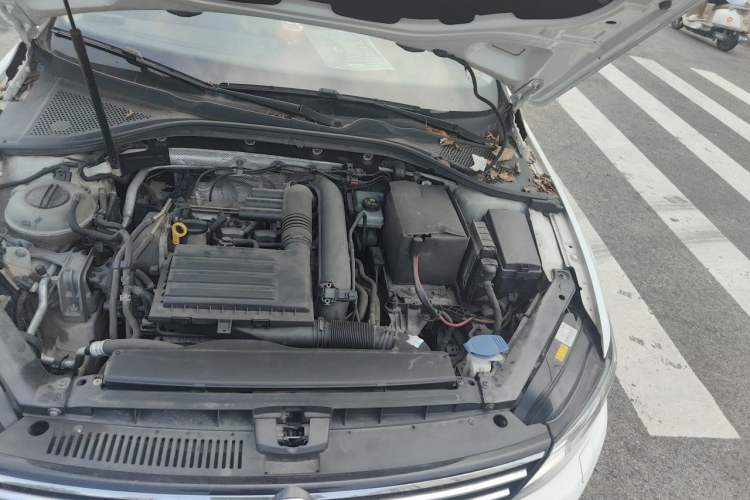 Used Volkswagen Lamando 2015 280TSI DSG Luxury Edition Engine Bay Left