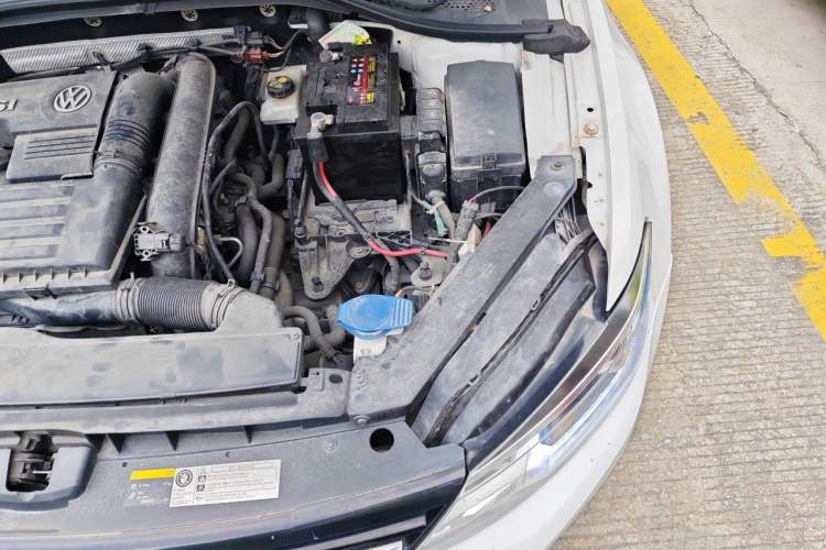 Used Volkswagen Lamando 2015 280TSI DSG Comfort Edition Engine Bay Left
