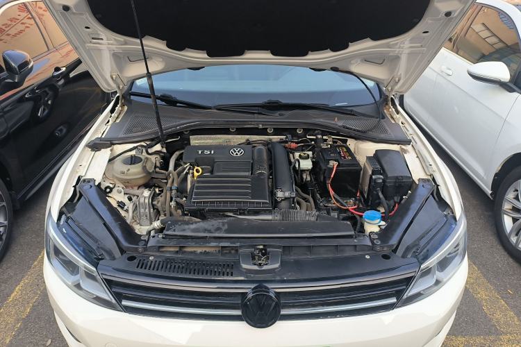 Used Volkswagen Lamando 2015 280TSI DSG Comfort Edition Engine Bay