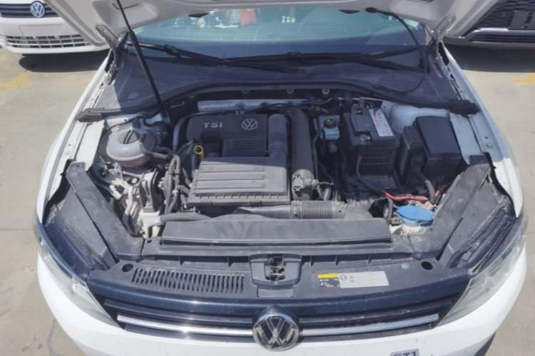Used Volkswagen Lamando 2015 230TSI DSG Fashion Edition Engine Bay