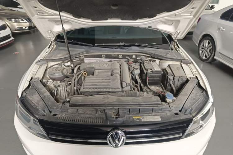 Used Volkswagen Lamando 2015 280TSI DSG Comfort Edition Engine Bay