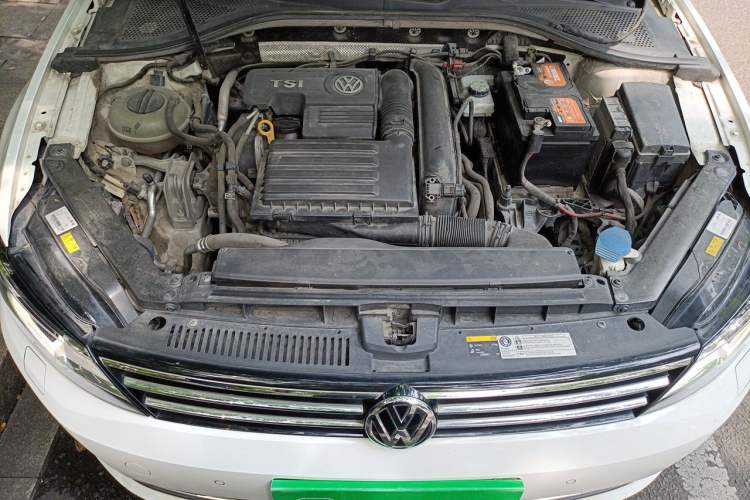 Used Volkswagen Lamando 2015 280TSI DSG Luxury Edition Engine Bay