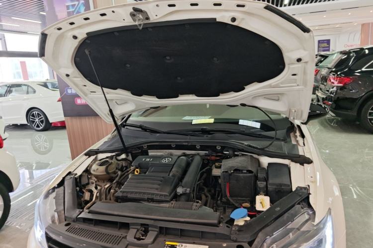 Used Volkswagen Lamando 2015 280TSI DSG Comfort Edition Engine Bay