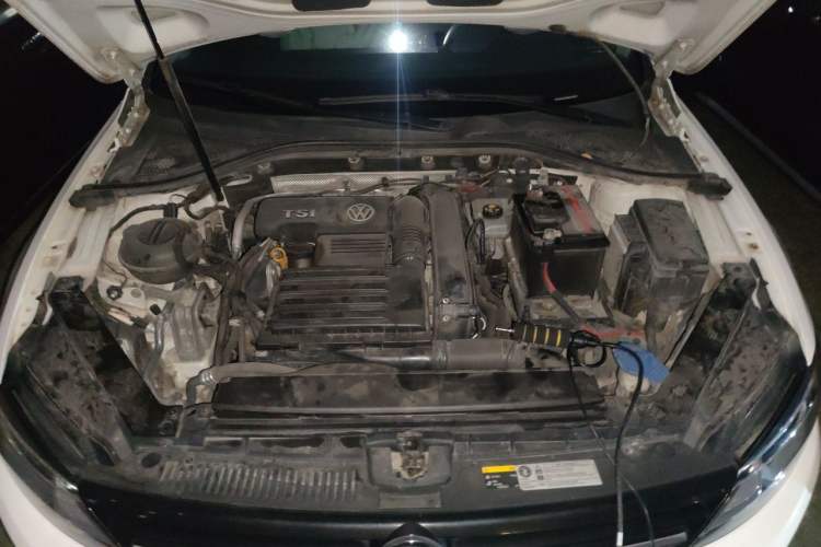Used Volkswagen Lamando 2015 230TSI Manual Trend Edition Engine Bay
