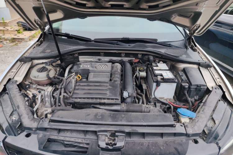 Used Volkswagen Lamando 2015 280TSI DSG Comfort Edition Engine Bay