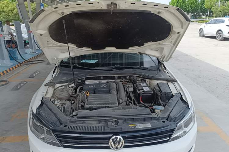 Used Volkswagen Lamando 2015 280TSI DSG Comfort Edition Engine Bay