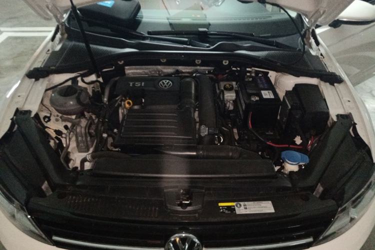 Used Volkswagen Lamando 2015 230TSI DSG Fashion Edition Engine Bay