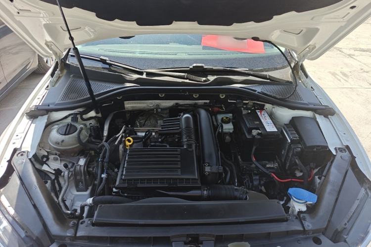 Used Volkswagen Lamando 2015 230TSI DSG Fashion Edition Engine Bay