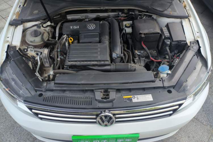 Used Volkswagen Lamando 2015 230TSI DSG Fashion Edition Engine Bay