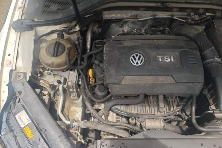 Used Volkswagen Lamando 2015 330TSI DSG Luxury Edition Engine Bay Right
