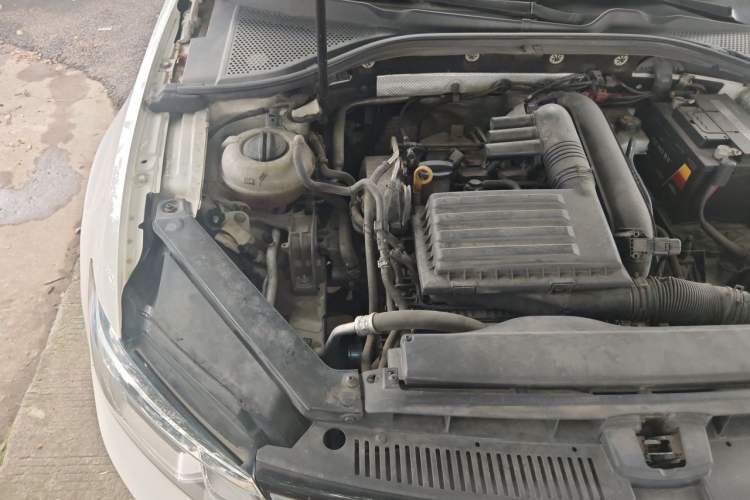 Used Volkswagen Lamando 2015 280TSI DSG Comfort Edition Engine Bay Right