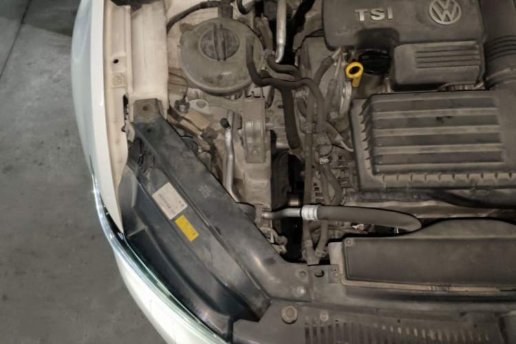 Used Volkswagen Lamando 2015 280TSI DSG Luxury Edition Engine Bay Right