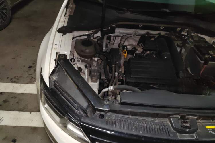Used Volkswagen Lamando 2015 280TSI DSG Comfort Edition Engine Bay Right