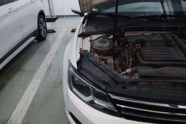 Used Volkswagen Lamando 2015 230TSI DSG Fashion Edition Engine Bay Right