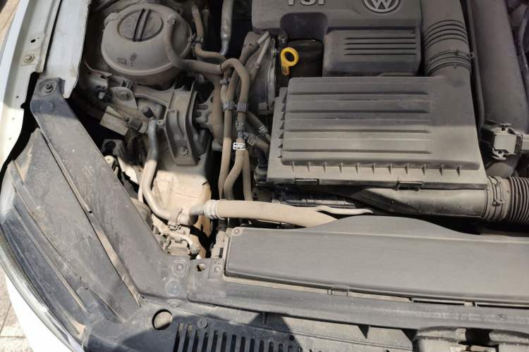 Used Volkswagen Lamando 2015 230TSI Manual Trend Edition Engine Bay Right