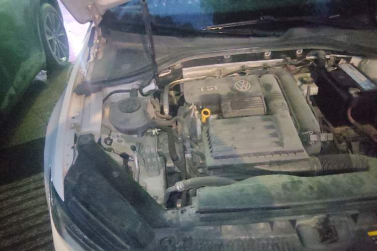 Used Volkswagen Lamando 2015 280TSI DSG Comfort Edition Engine Bay Right
