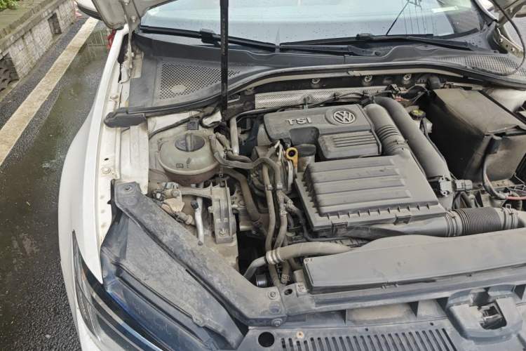 Used Volkswagen Lamando 2015 280TSI DSG Comfort Edition Engine Bay Right