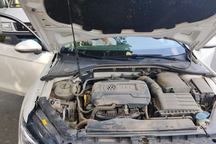 Used Volkswagen Lamando 2015 330TSI DSG Luxury Edition Engine Bay Right