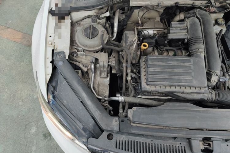 Used Volkswagen Lamando 2015 280TSI DSG Comfort Edition Engine Bay Right
