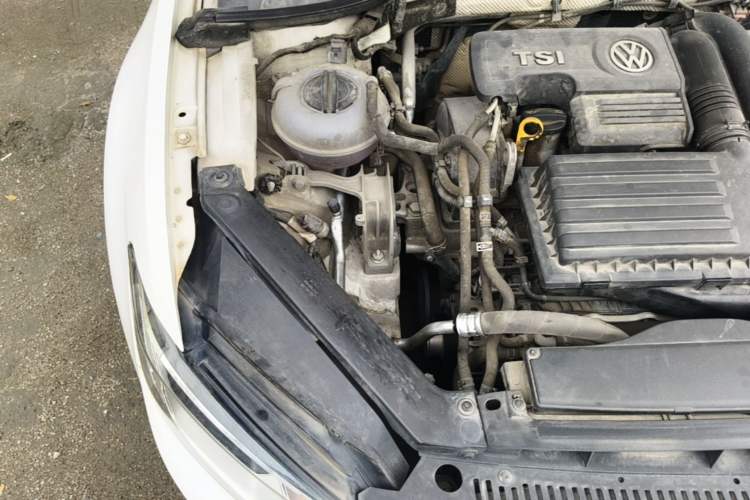 Used Volkswagen Lamando 2015 280TSI DSG Comfort Edition Engine Bay Right