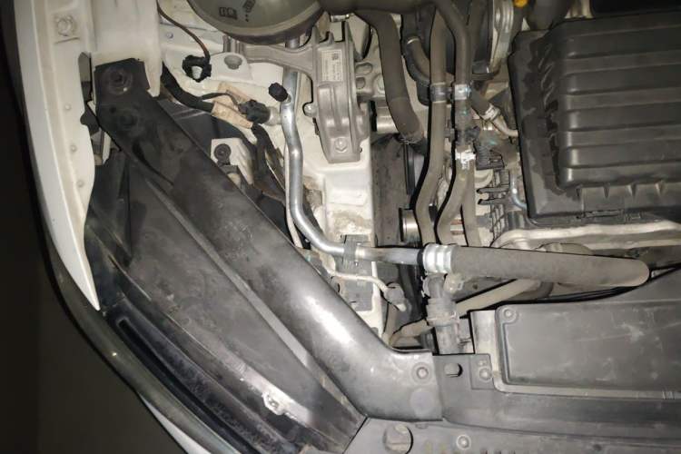 Used Volkswagen Lamando 2015 230TSI DSG Fashion Edition Engine Bay Right