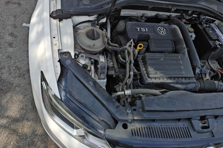 Used Volkswagen Lamando 2015 230TSI DSG Fashion Edition Engine Bay Right
