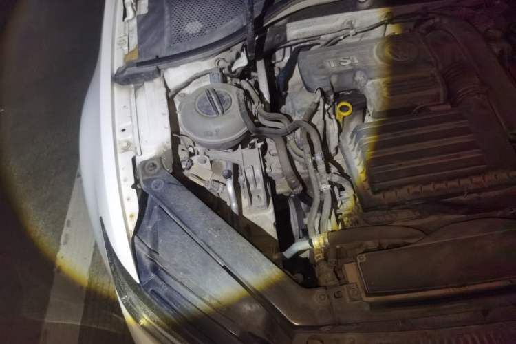 Used Volkswagen Lamando 2015 230TSI DSG Fashion Edition Engine Bay Right
