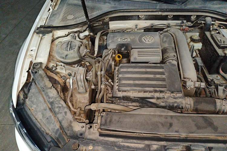 Used Volkswagen Lamando 2015 230TSI DSG Fashion Edition Engine Bay Right