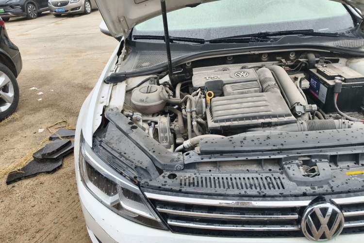 Used Volkswagen Lamando 2015 280TSI DSG Comfort Edition Engine Bay Right