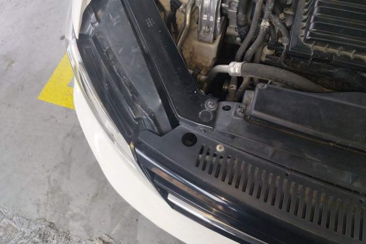 Used Volkswagen Lamando 2015 230TSI DSG Fashion Edition Engine Bay Right