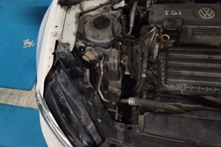 Used Volkswagen Lamando 2015 230TSI DSG Fashion Edition Engine Bay Right