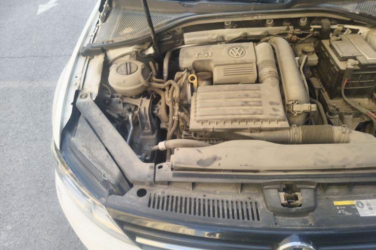 Used Volkswagen Lamando 2015 230TSI DSG Fashion Edition Engine Bay Right