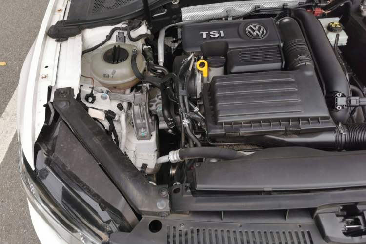 Used Volkswagen Lamando 2015 280TSI DSG Comfort Edition Engine Bay Right
