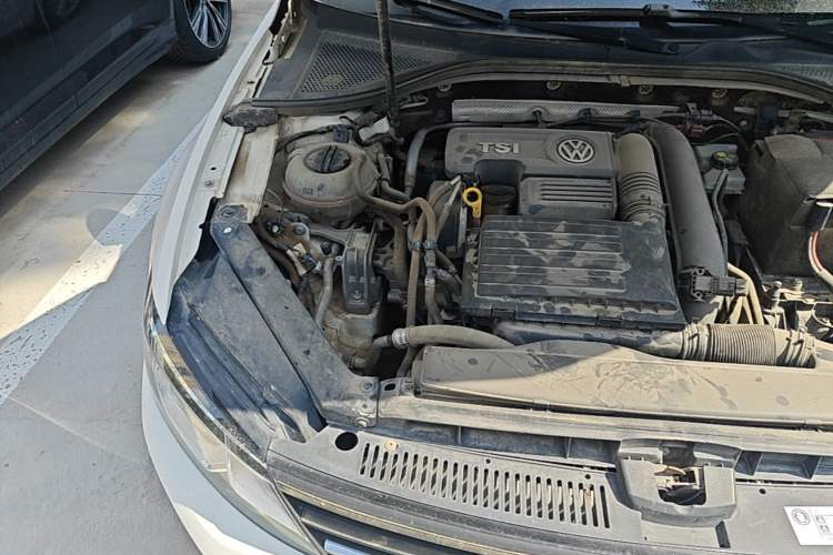 Used Volkswagen Lamando 2015 280TSI DSG Comfort Edition Engine Bay Right