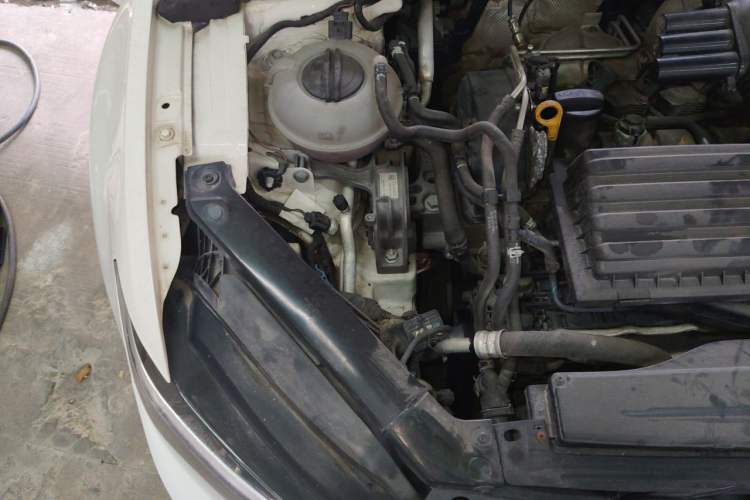 Used Volkswagen Lamando 2015 230TSI DSG Fashion Edition Engine Bay Right