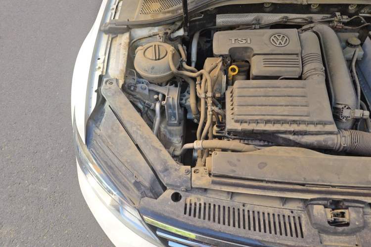 Used Volkswagen Lamando 2015 230TSI Manual Trend Edition Engine Bay Right