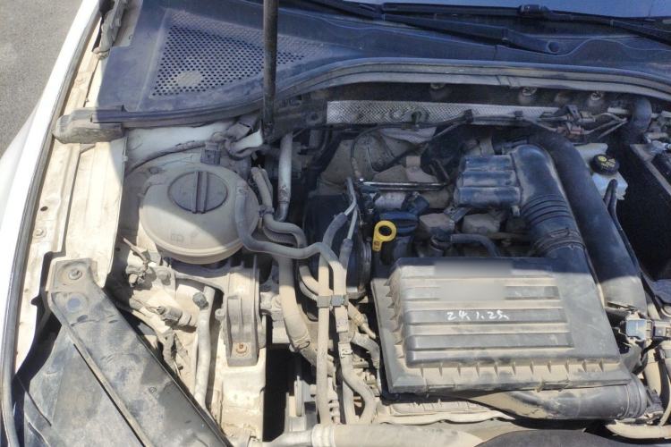 Used Volkswagen Lamando 2015 280TSI DSG Comfort Edition Engine Bay Right
