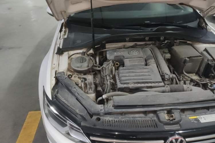 Used Volkswagen Lamando 2015 230TSI DSG Fashion Edition Engine Bay Right