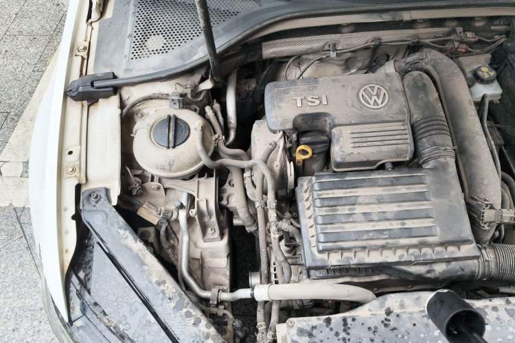 Used Volkswagen Lamando 2015 280TSI DSG Comfort Edition Engine Bay Right