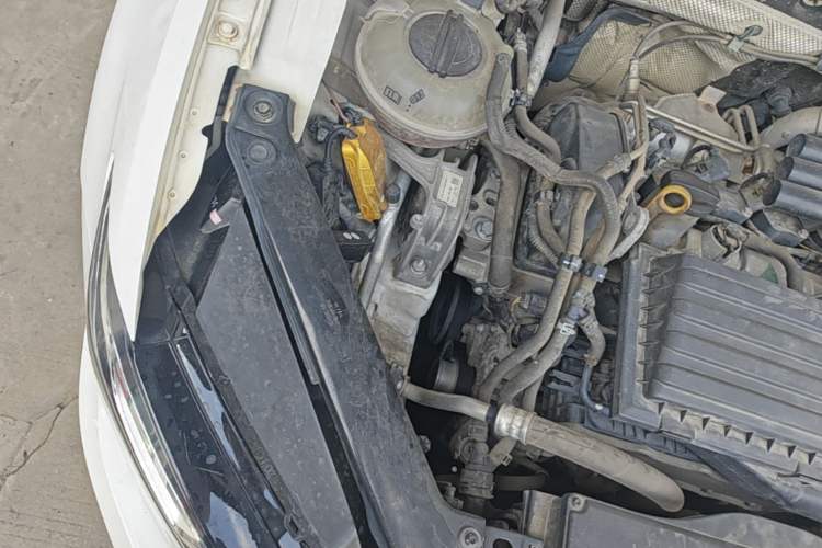 Used Volkswagen Lamando 2015 230TSI DSG Fashion Edition Engine Bay Right