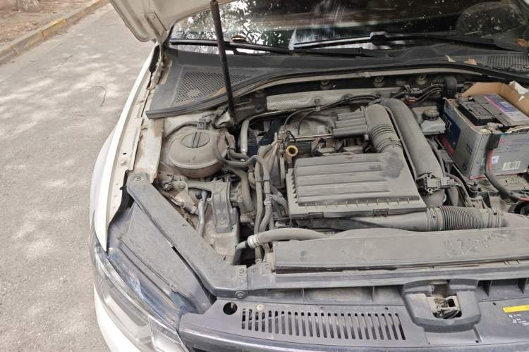 Used Volkswagen Lamando 2015 230TSI DSG Fashion Edition Engine Bay Right