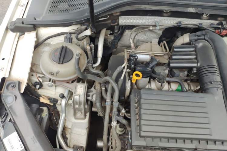 Used Volkswagen Lamando 2015 280TSI DSG Comfort Edition Engine Bay Right