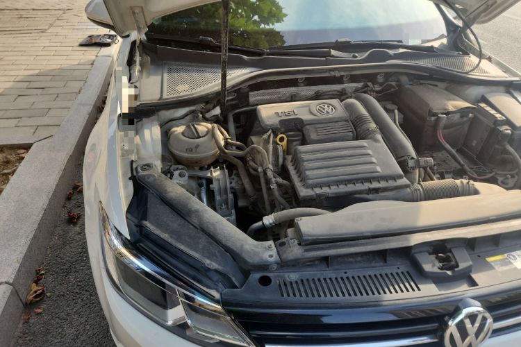 Used Volkswagen Lamando 2015 280TSI Manual Comfort Edition Engine Bay Right