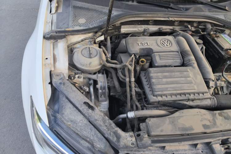 Used Volkswagen Lamando 2015 280TSI DSG Comfort Edition Engine Bay Right