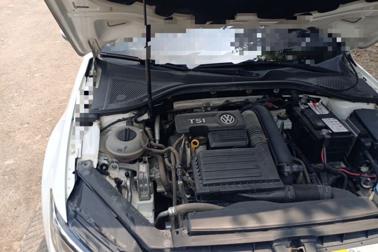 Used Volkswagen Lamando 2015 280TSI DSG Comfort Edition Engine Bay Right