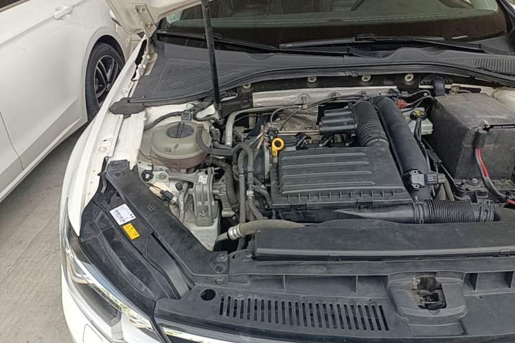Used Volkswagen Lamando 2015 280TSI DSG Luxury Edition Engine Bay Right
