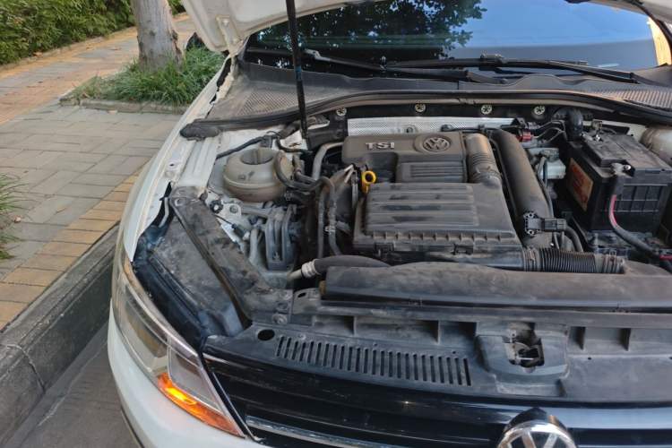 Used Volkswagen Lamando 2015 280TSI DSG Comfort Edition Engine Bay Right