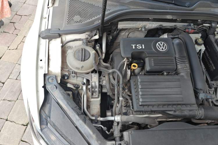 Used Volkswagen Lamando 2015 230TSI DSG Fashion Edition Engine Bay Right