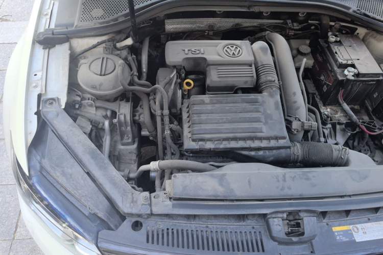 Used Volkswagen Lamando 2015 280TSI DSG Comfort Edition Engine Bay Right
